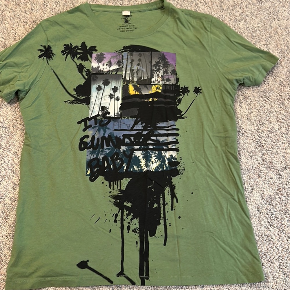 Like new Hugo boss T shirt - it’s summer baby paint XL